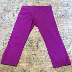 Capri under armor magenta leggings